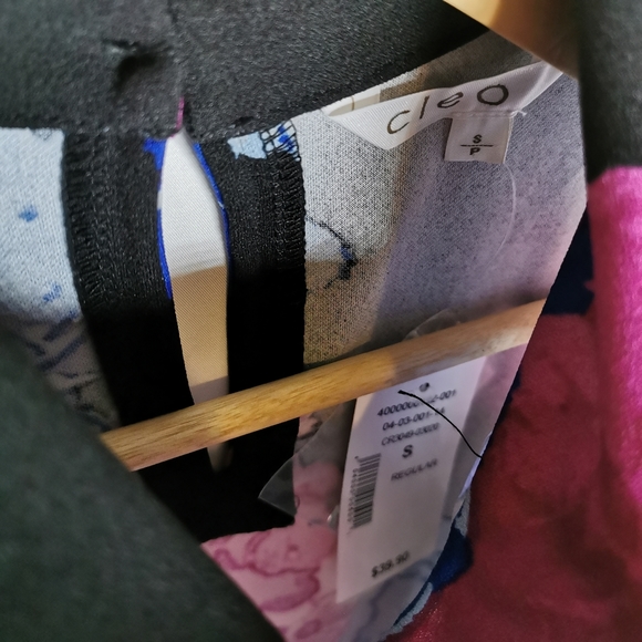 NWT Cleo Sleeveless High Neck Flower Top S - Picture 3 of 3